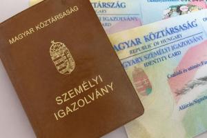 Megszűnnek a régi típusú személyi igazolványok